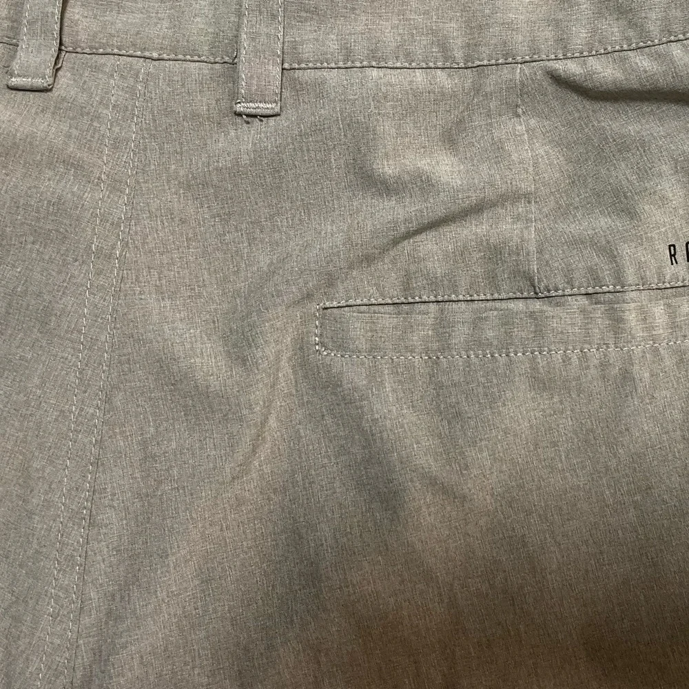 Gray RADAR waterskis Hybrid Shorts 100% polyester men’s size 32 with pockets